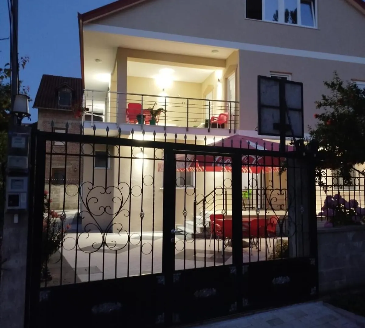 Unique Otel Pogradaş